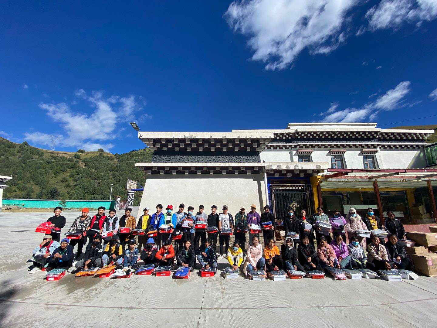 开云网页版-开云中国公益回顾丨家国同欢月同圆 温暖满载甘孜州(图8)