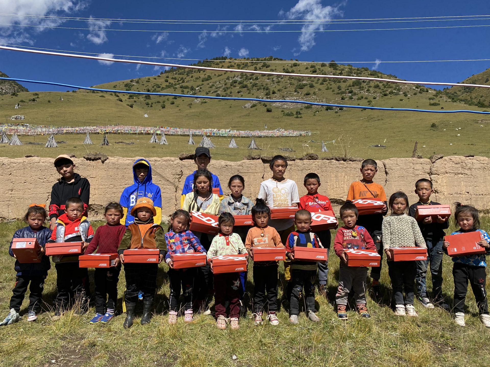 开云网页版-开云中国公益回顾丨家国同欢月同圆 温暖满载甘孜州(图13)